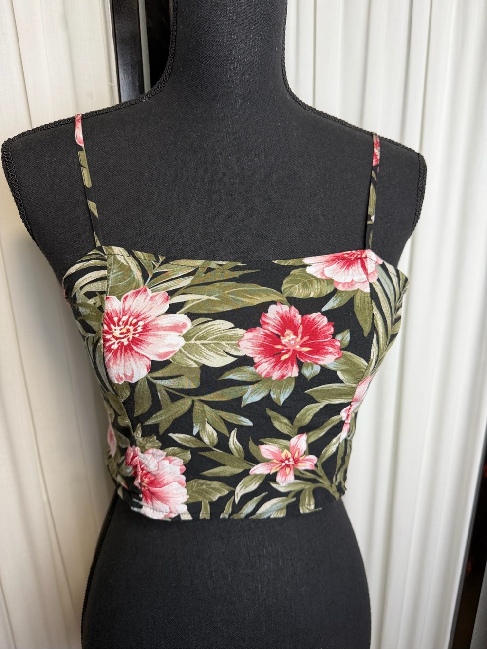 American Eagle Outfitters Black Floral Square-Neck Crop Top